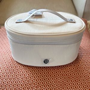 NWT Lululemon Oval Top Access Kit 3.5L in White/Opal Size O/S